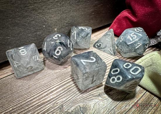 CHX 27578 BOREALIS LIGHT SMOKE SILVER 7 DICE SET